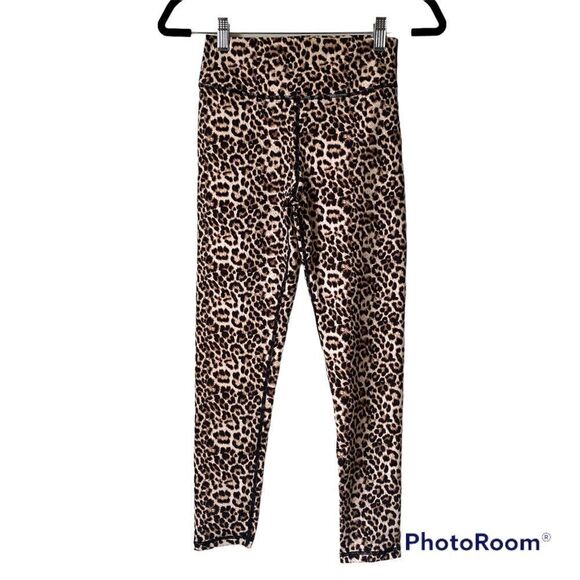 Zyia Brilliant Leopard Scrunchy butt Leggings - Picture 1 of 16